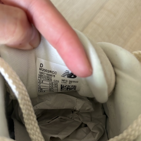New Balance 2002R (Beige) - Picture 8 of 9